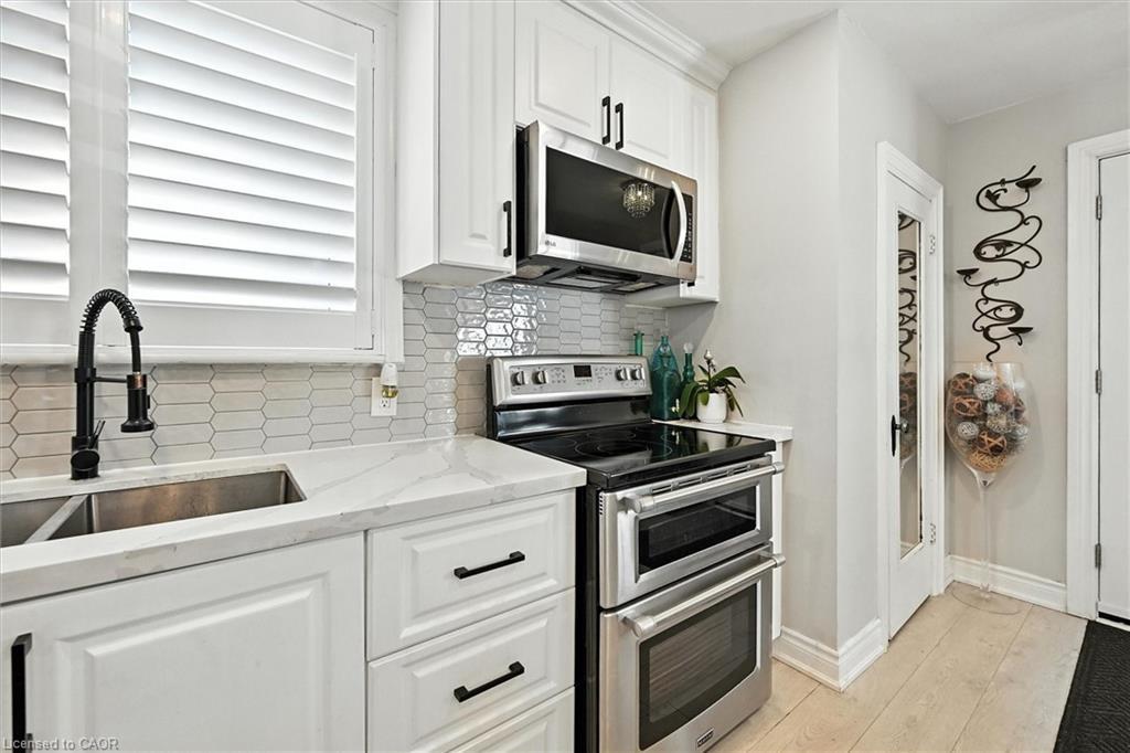 507 Upper James Street, Hamilton, ON - Indoor Photo Showing Kitchen With Upgraded Kitchen