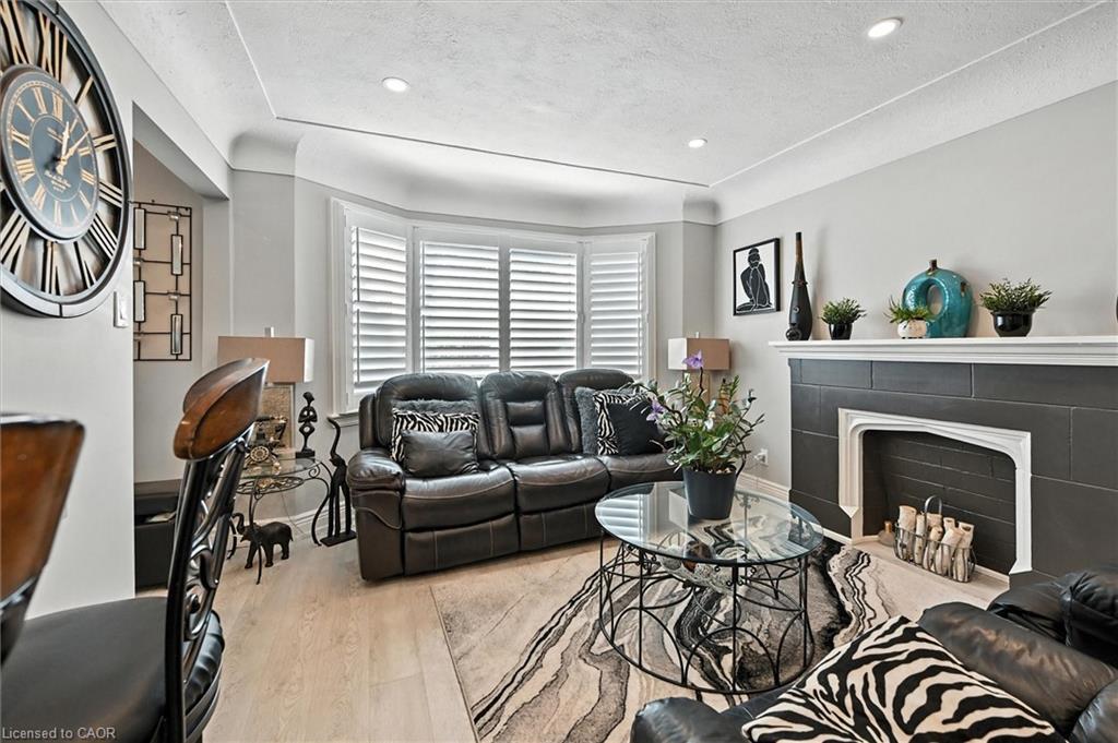 507 Upper James Street, Hamilton, ON - Indoor Photo Showing Living Room With Fireplace