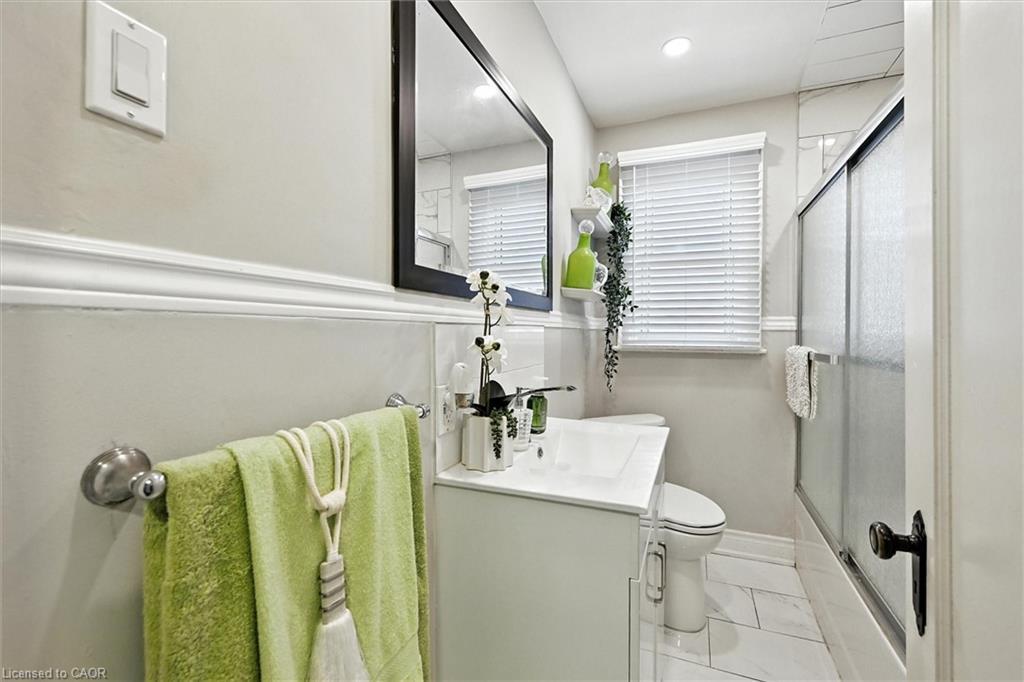 507 Upper James Street, Hamilton, ON - Indoor Photo Showing Bathroom