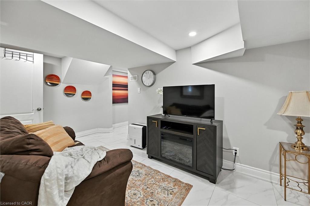 507 Upper James Street, Hamilton, ON - Indoor Photo Showing Other Room