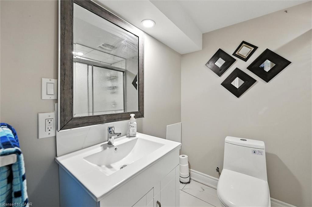 507 Upper James Street, Hamilton, ON - Indoor Photo Showing Bathroom