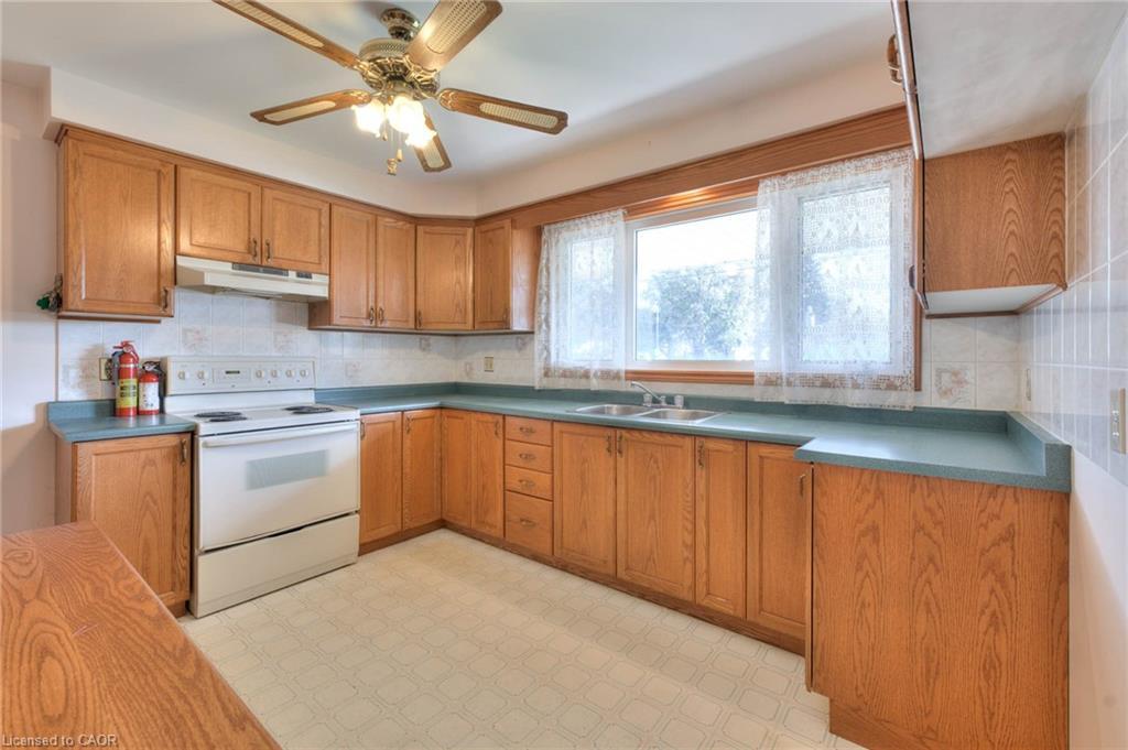406 Franklin Street N, Kitchener, ON - Indoor Photo Showing Kitchen With Double Sink