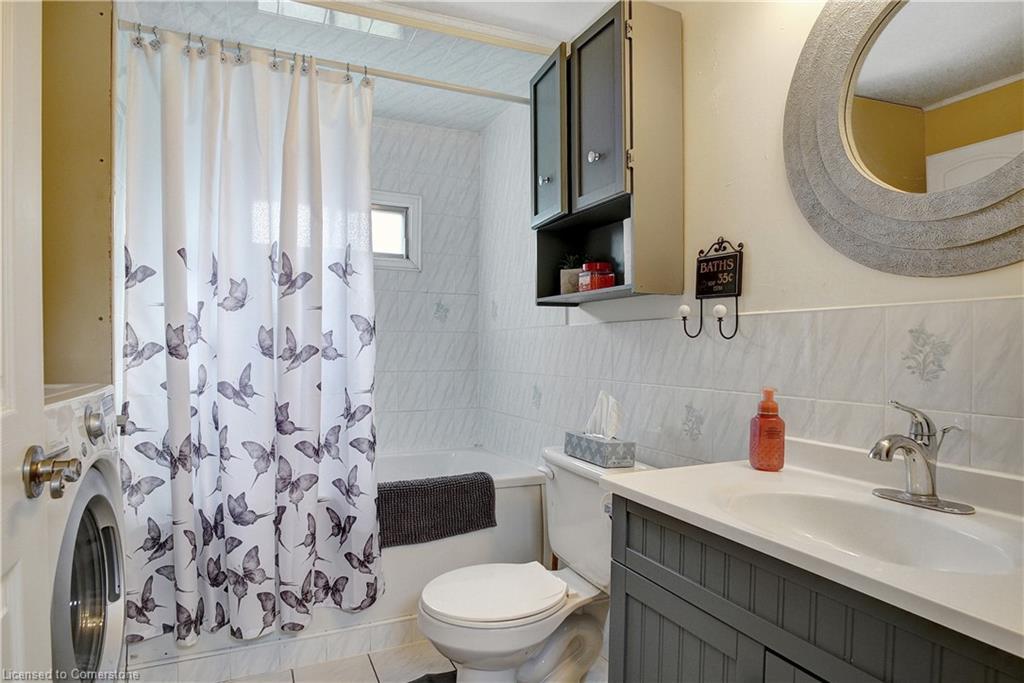 81-1294 8Th Concession Road W, Flamborough, ON - Indoor Photo Showing Bathroom