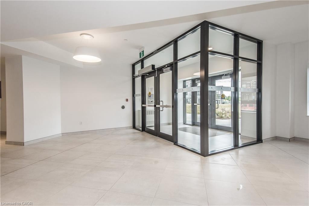 102-332 Gosling Gardens, Guelph, ON - Indoor Photo Showing Other Room