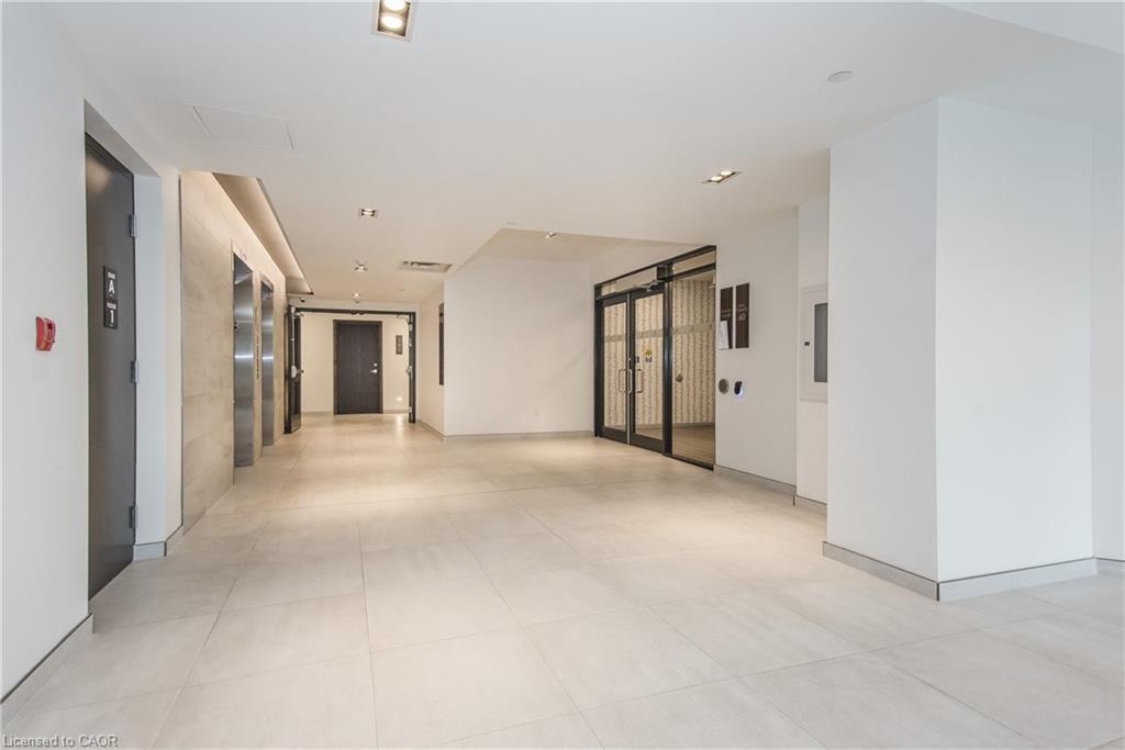 102-332 Gosling Gardens, Guelph, ON - Indoor Photo Showing Other Room