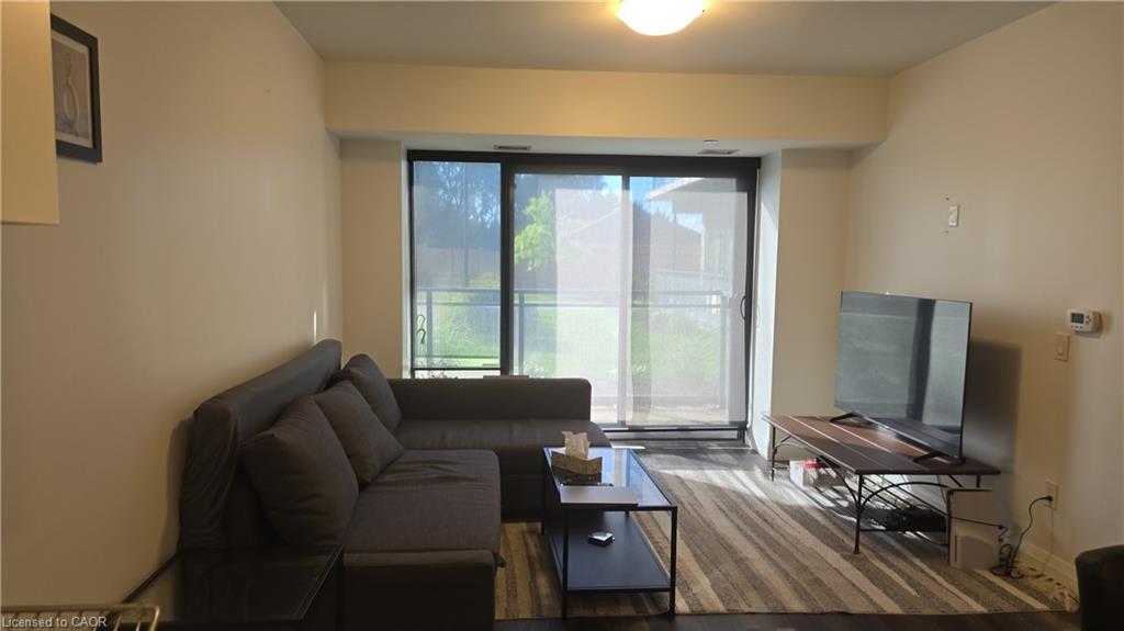 102-332 Gosling Gardens, Guelph, ON - Indoor Photo Showing Living Room