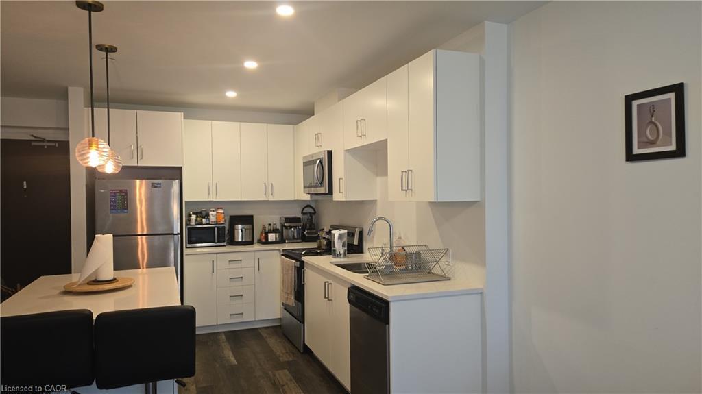 102-332 Gosling Gardens, Guelph, ON - Indoor Photo Showing Kitchen With Stainless Steel Kitchen