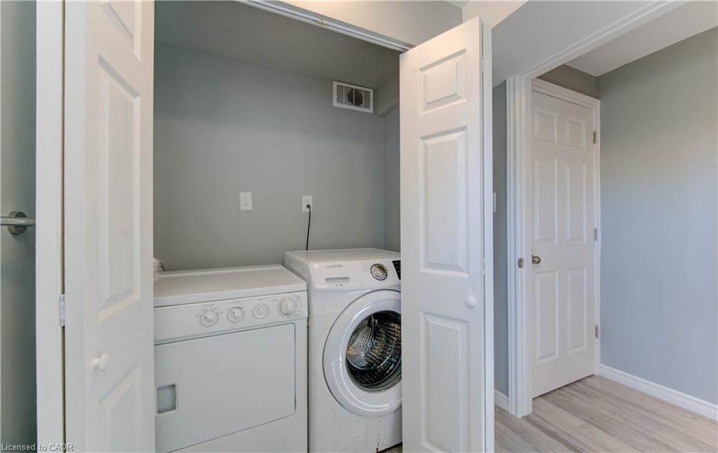 1493 Queens Boulevard, Kitchener, ON - Indoor Photo Showing Laundry Room