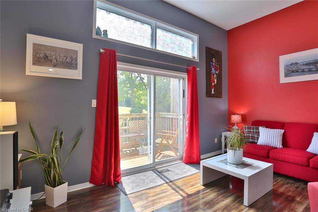 13-1085 Queens Boulevard, Kitchener, ON - Indoor Photo Showing Living Room