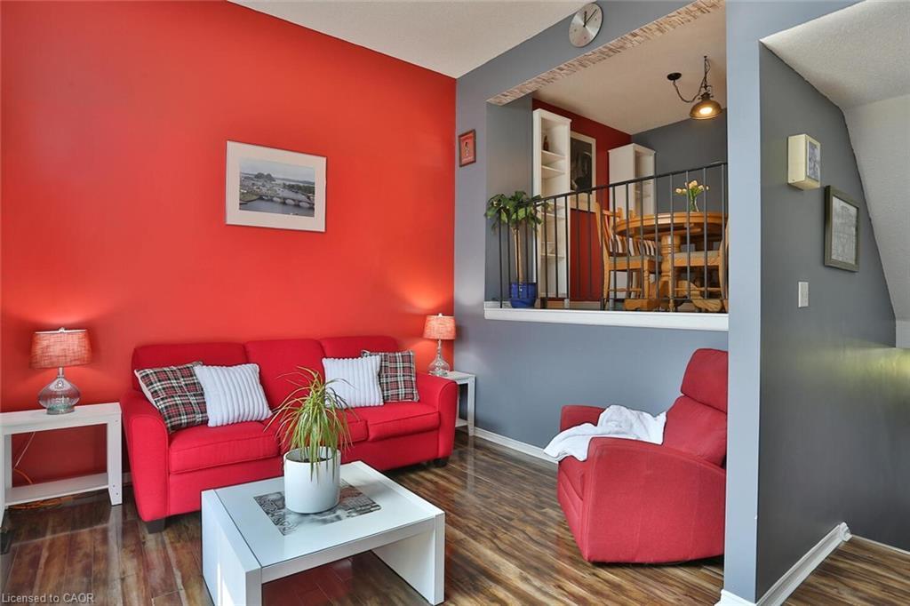 13-1085 Queens Boulevard, Kitchener, ON - Indoor Photo Showing Living Room