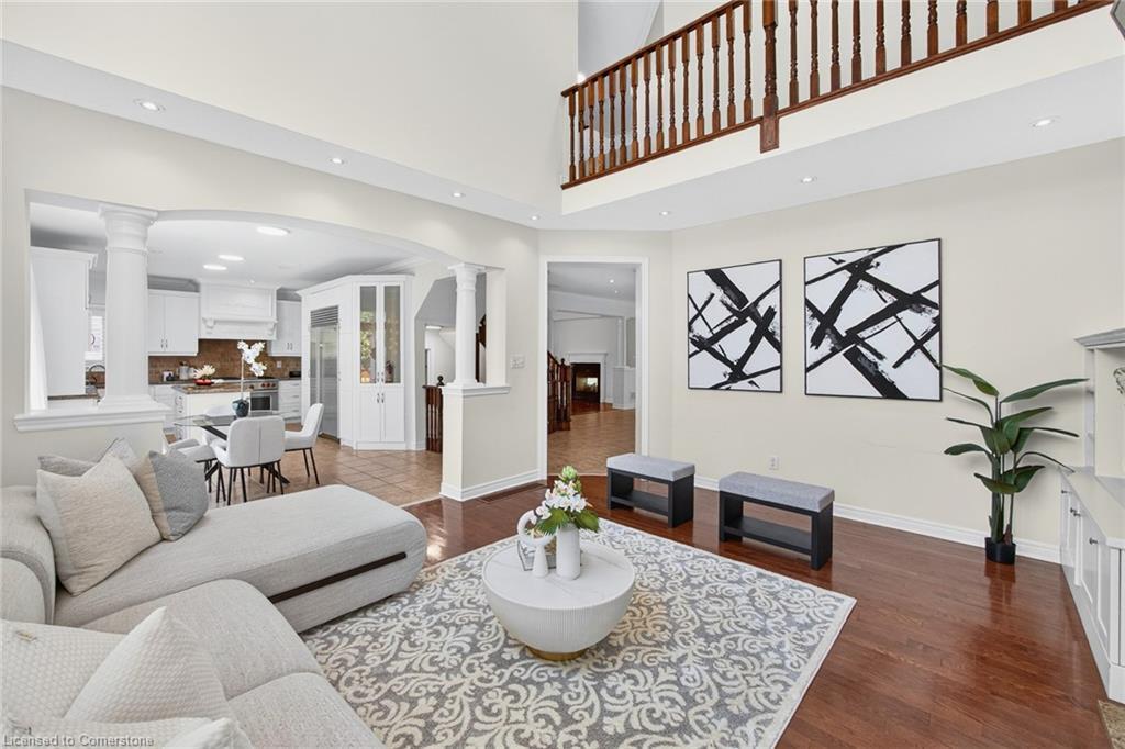 3322 Fox Run Circle, Oakville, ON - Indoor Photo Showing Living Room