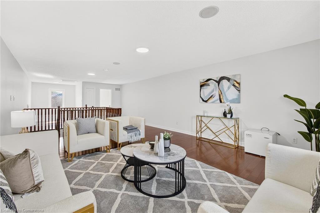 3322 Fox Run Circle, Oakville, ON - Indoor Photo Showing Living Room