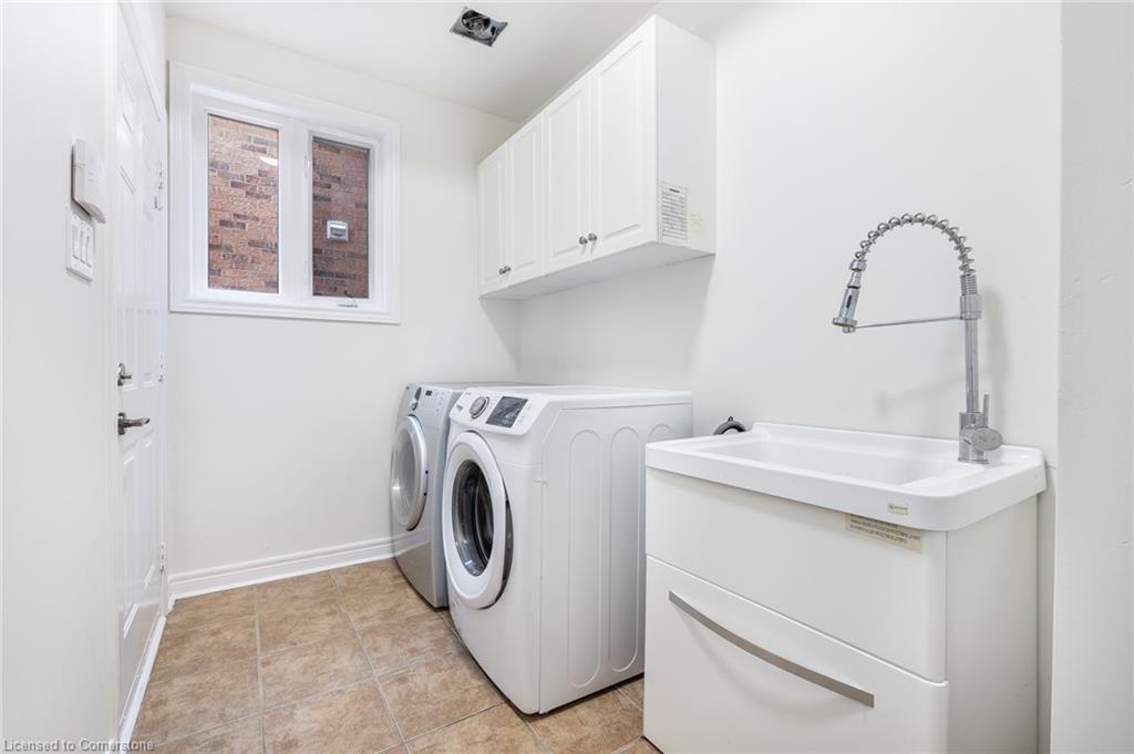 3322 Fox Run Circle, Oakville, ON - Indoor Photo Showing Laundry Room