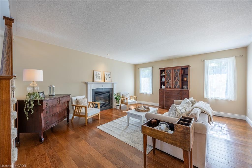 5 Wood Duck Way, Port Rowan, ON - Indoor Photo Showing Living Room With Fireplace