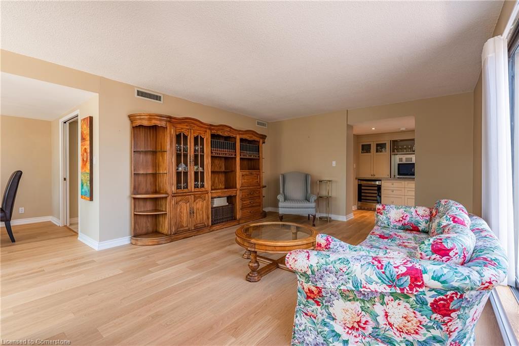 710-100 Lakeshore Road E, Oakville, ON - Indoor