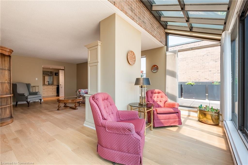 710-100 Lakeshore Road E, Oakville, ON - Indoor