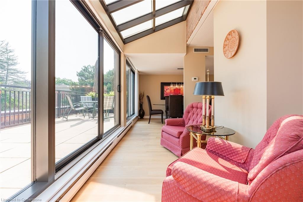 710-100 Lakeshore Road E, Oakville, ON - Indoor