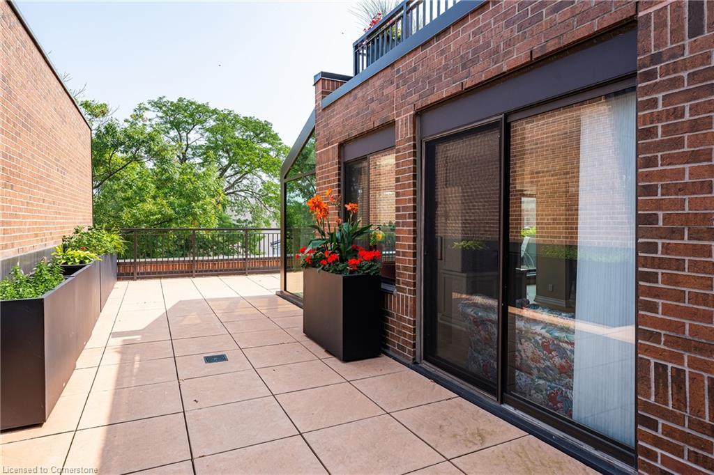 710-100 Lakeshore Road E, Oakville, ON - Outdoor With Exterior