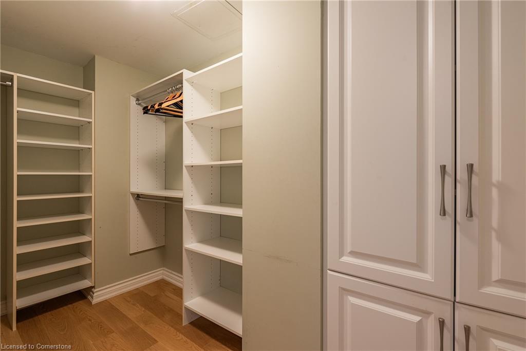 710-100 Lakeshore Road E, Oakville, ON - Indoor With Storage