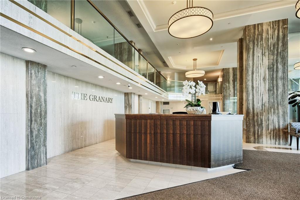 710-100 Lakeshore Road E, Oakville, ON - Indoor Photo Showing Other Room