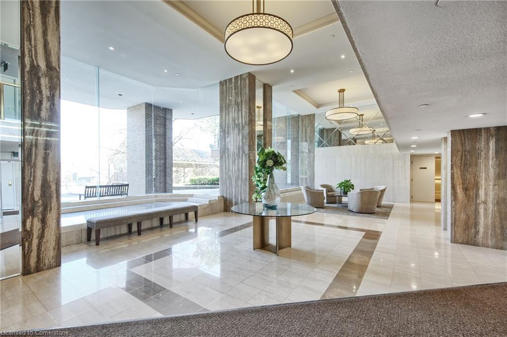 710-100 Lakeshore Road E, Oakville, ON - Indoor Photo Showing Other Room