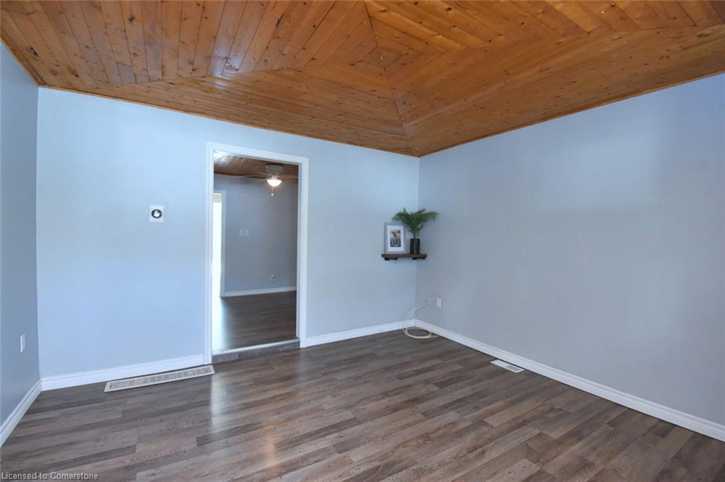 120 Clara Street, Thorold, ON - Indoor Photo Showing Other Room