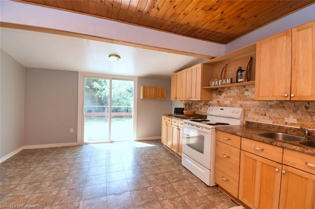 120 Clara Street, Thorold, ON - Indoor Photo Showing Kitchen