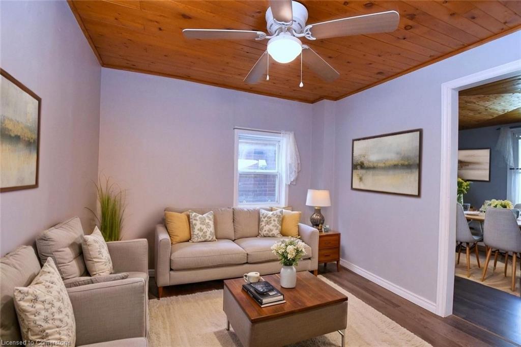 120 Clara Street, Thorold, ON - Indoor Photo Showing Living Room