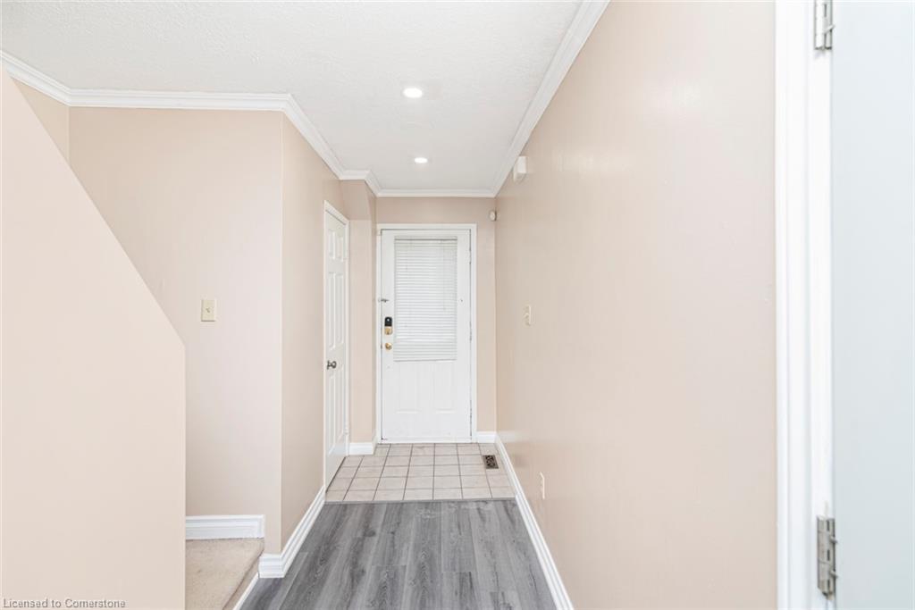 35-14 Derby Street, Hamilton, ON - Indoor Photo Showing Other Room