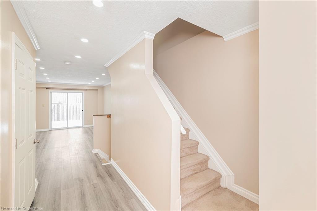 35-14 Derby Street, Hamilton, ON - Indoor Photo Showing Other Room