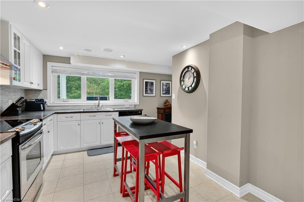 90 Mountain Avenue N, Stoney Creek, ON - Indoor Photo Showing Kitchen With Double Sink