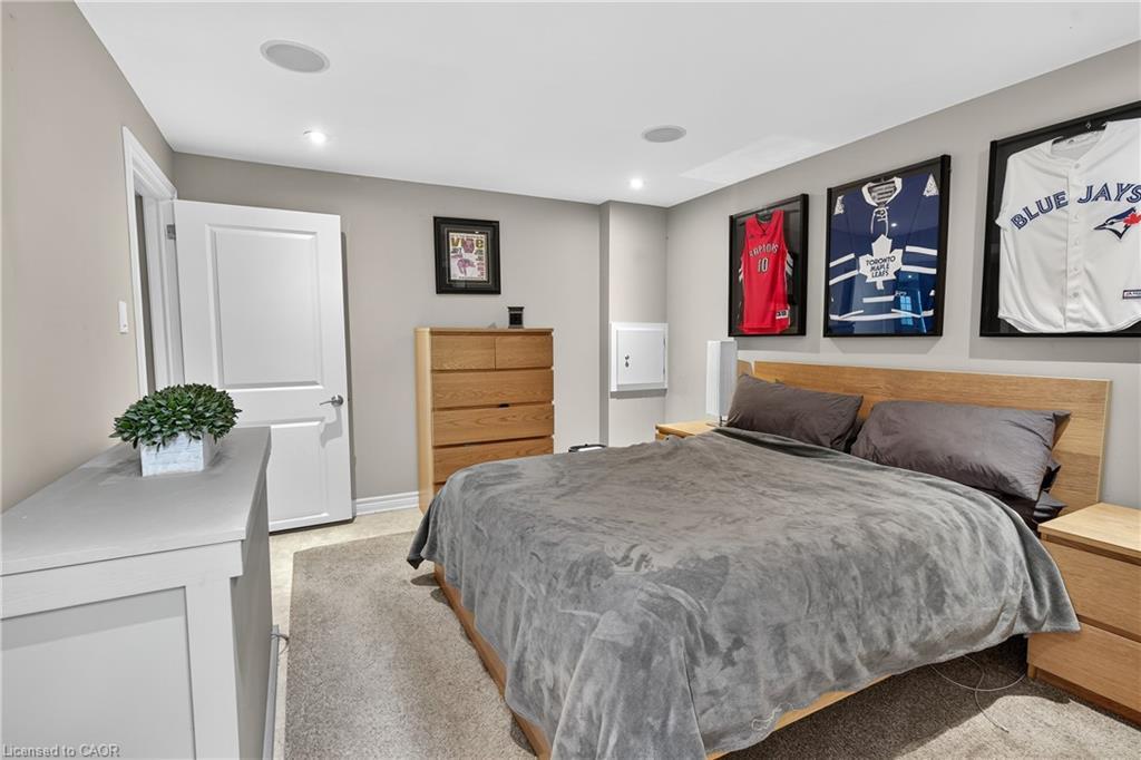 90 Mountain Avenue N, Stoney Creek, ON - Indoor Photo Showing Bedroom