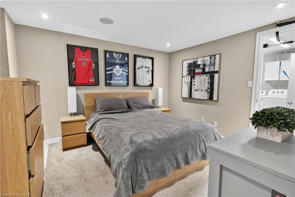 90 Mountain Avenue N, Stoney Creek, ON - Indoor Photo Showing Bedroom