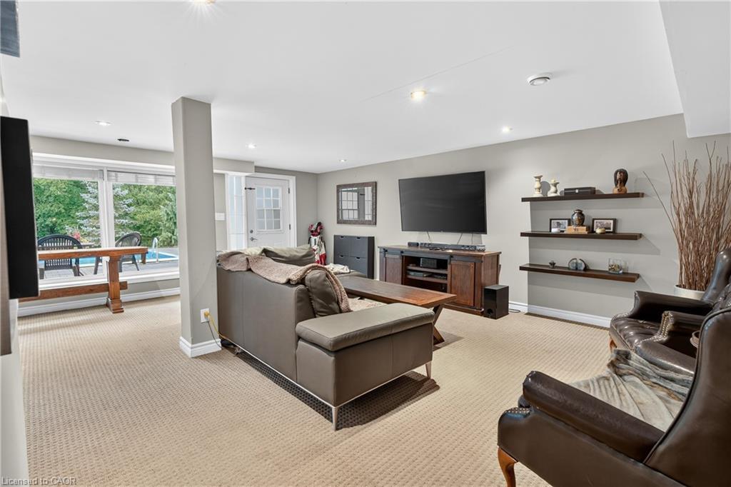 90 Mountain Avenue N, Stoney Creek, ON - Indoor