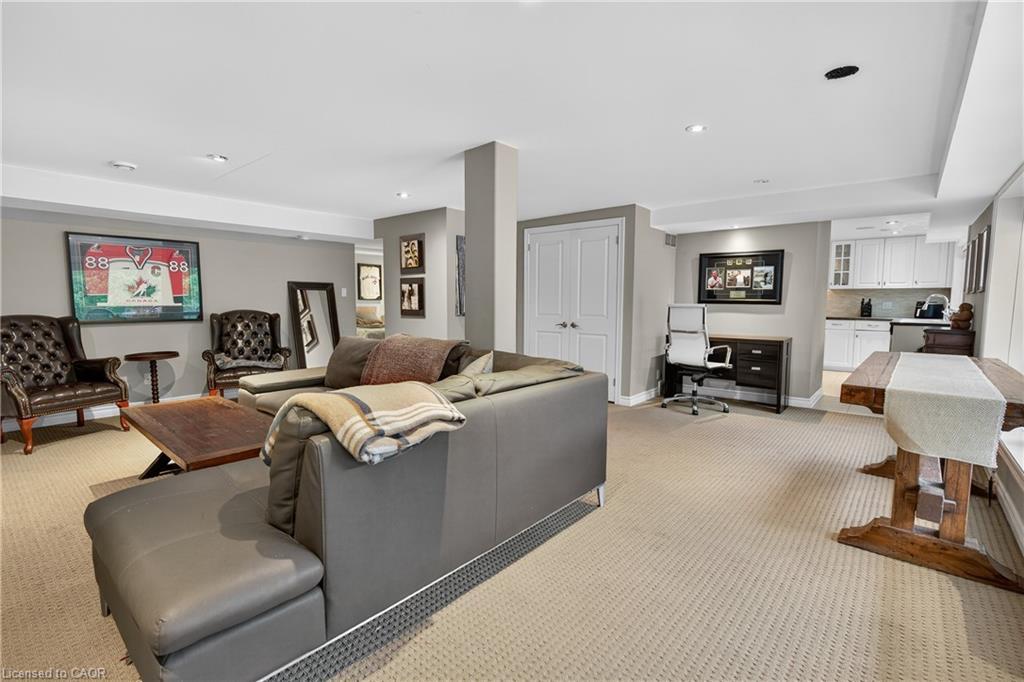 90 Mountain Avenue N, Stoney Creek, ON - Indoor