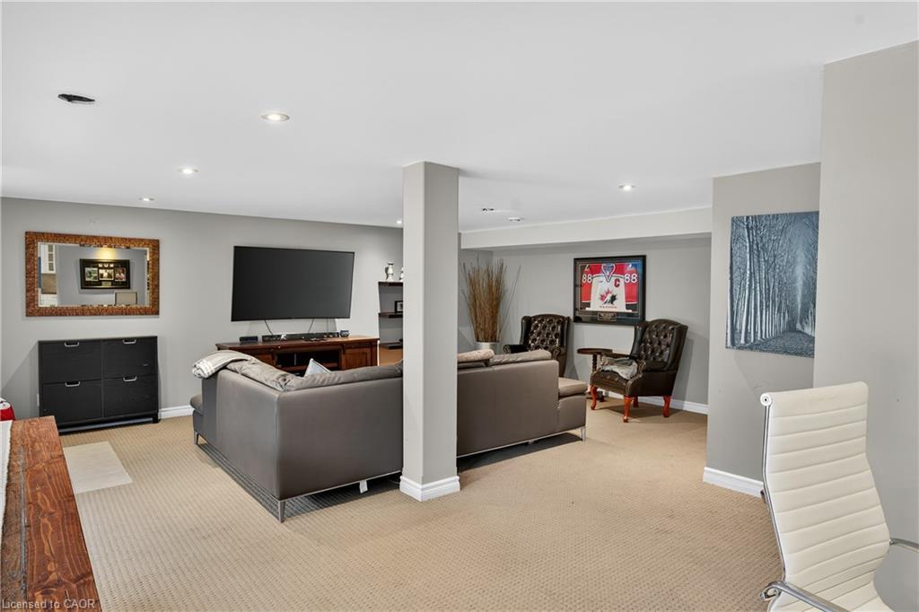 90 Mountain Avenue N, Stoney Creek, ON - Indoor