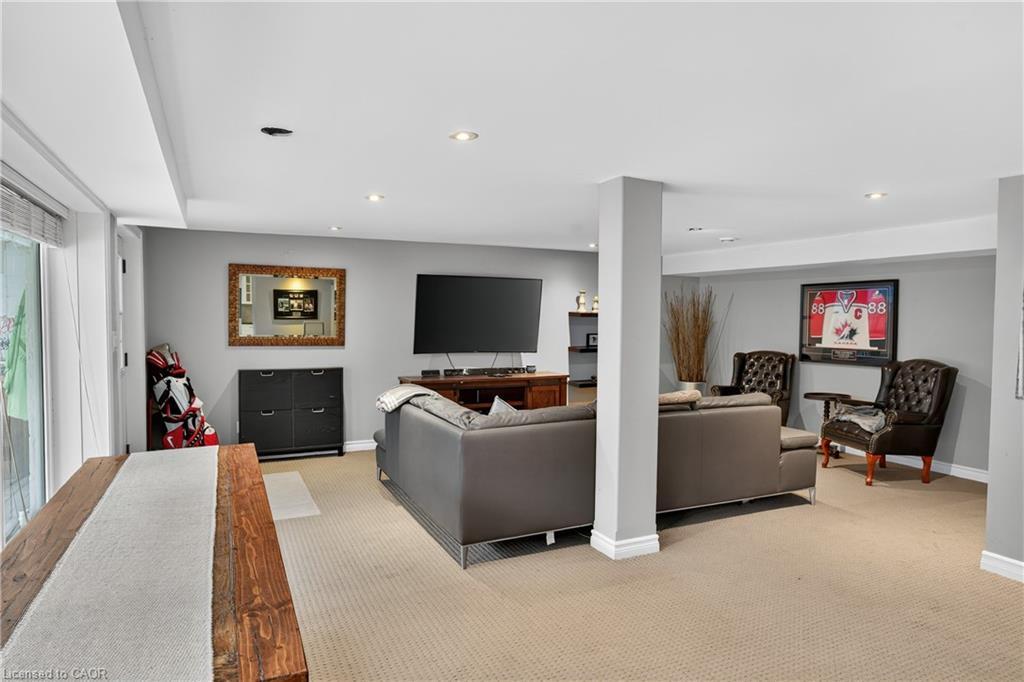 90 Mountain Avenue N, Stoney Creek, ON - Indoor