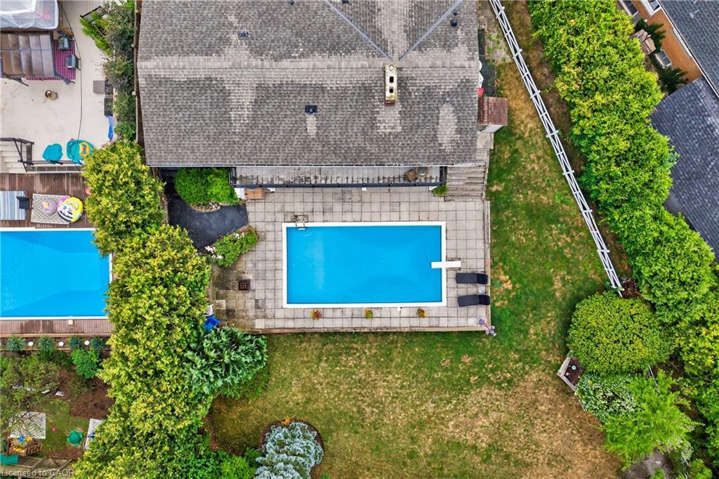 90 Mountain Avenue N, Stoney Creek, ON - Outdoor With In Ground Pool