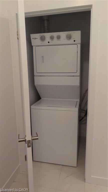 1005-450 Dundas Street E, Waterdown, ON - Indoor Photo Showing Laundry Room
