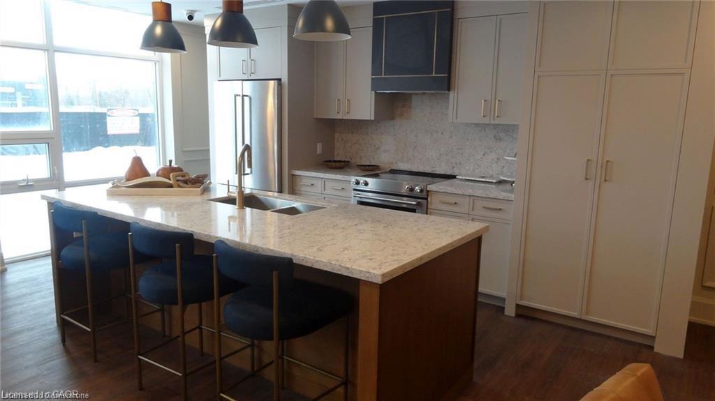 1005-450 Dundas Street E, Waterdown, ON - Indoor Photo Showing Kitchen With Double Sink With Upgraded Kitchen