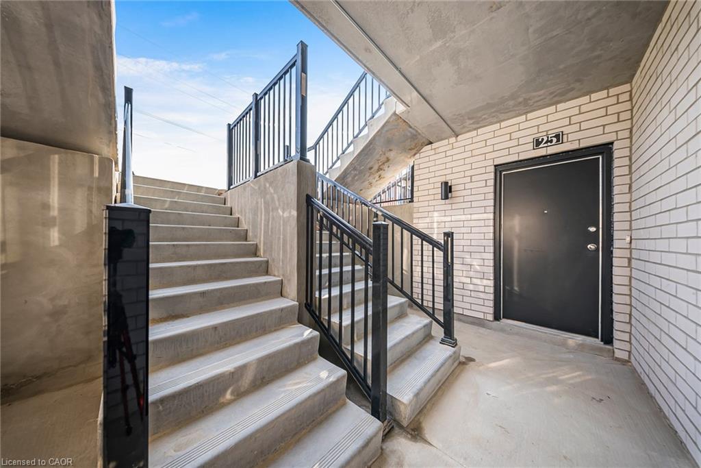 25-10 South Creek Drive, Kitchener, ON - With Exterior