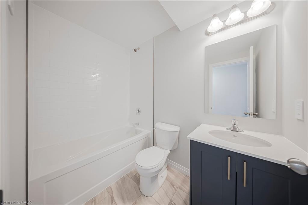 25-10 South Creek Drive, Kitchener, ON - Indoor Photo Showing Bathroom
