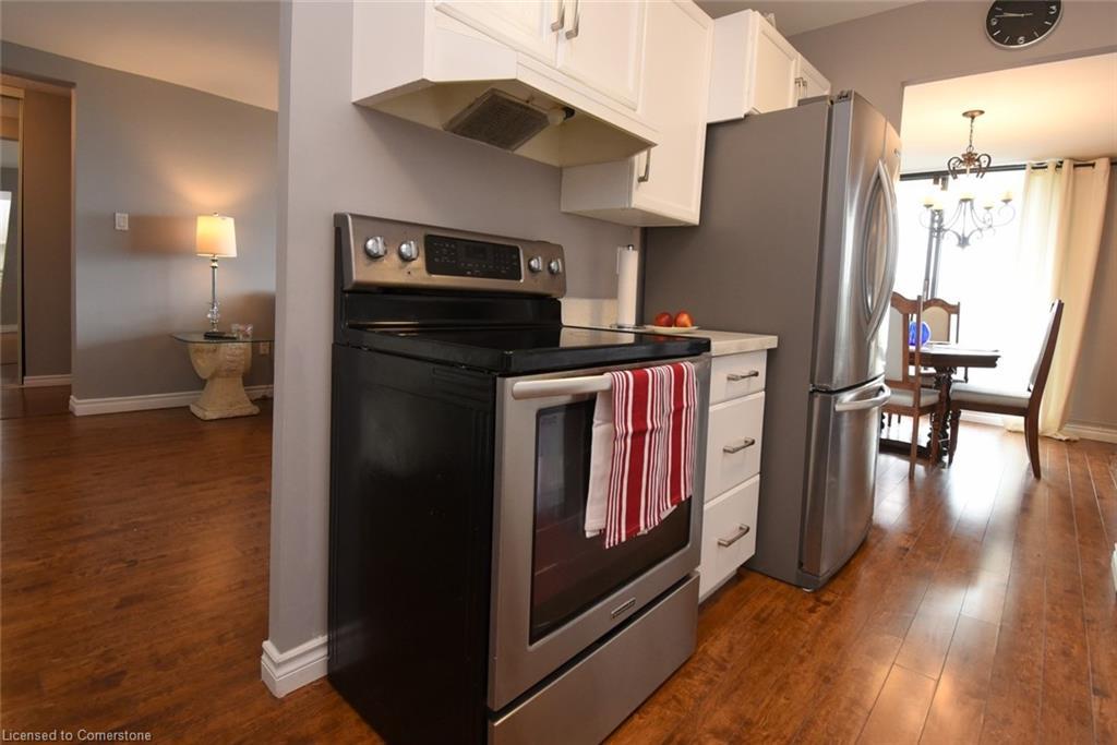 1610-2055 Upper Middle Road, Burlington, ON - Indoor Photo Showing Kitchen