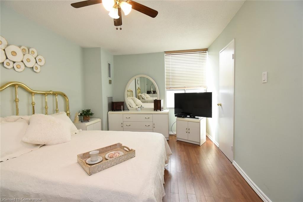 1610-2055 Upper Middle Road, Burlington, ON - Indoor Photo Showing Bedroom