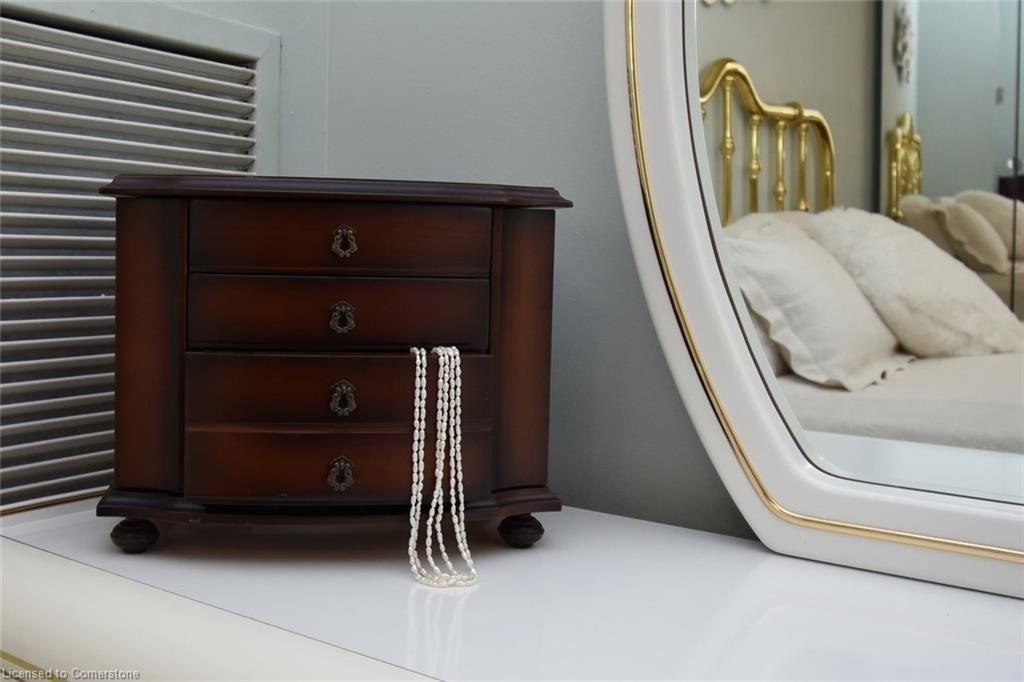 1610-2055 Upper Middle Road, Burlington, ON - Indoor