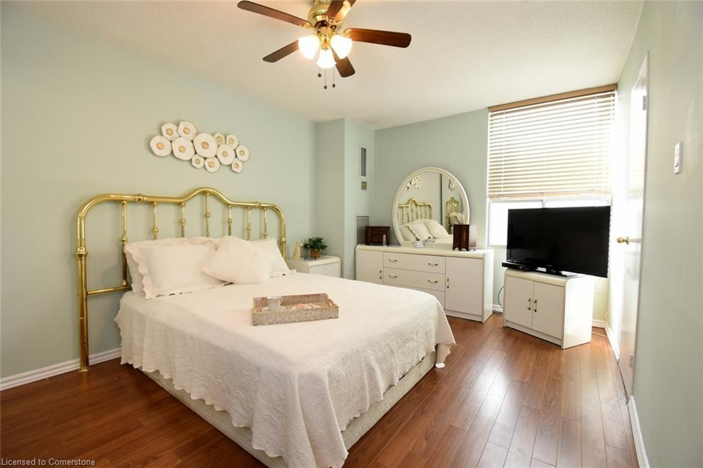 1610-2055 Upper Middle Road, Burlington, ON - Indoor Photo Showing Bedroom