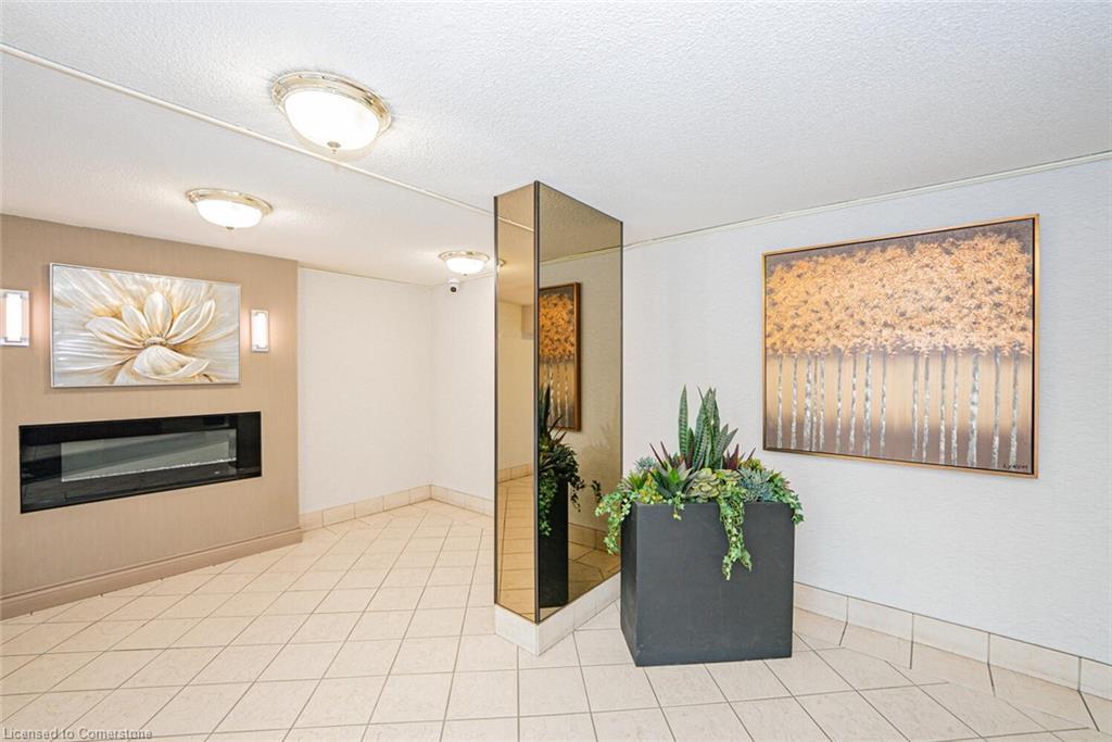 304-18 Knightsbridge Road, Peel, ON - Indoor Photo Showing Other Room