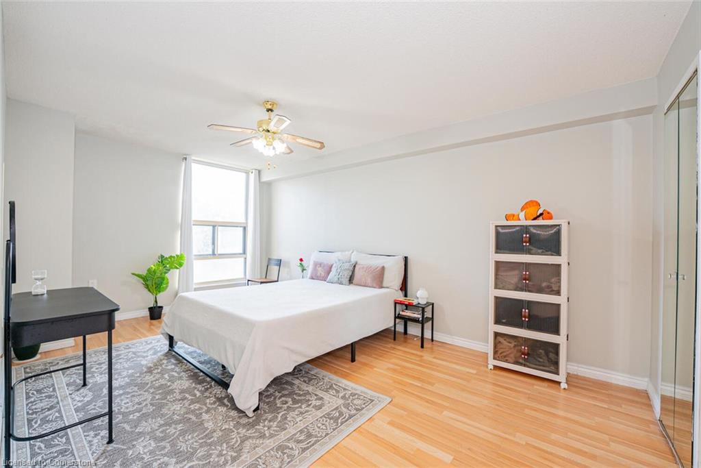 304-18 Knightsbridge Road, Peel, ON - Indoor Photo Showing Bedroom