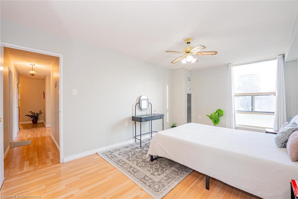 304-18 Knightsbridge Road, Peel, ON - Indoor Photo Showing Bedroom