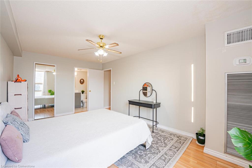 304-18 Knightsbridge Road, Peel, ON - Indoor Photo Showing Bedroom